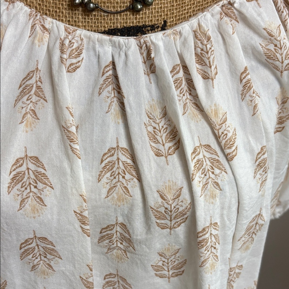 Old Navy White and Tan Wheat Pattern Cropped Peasant Blouse - Picture 6 of 6